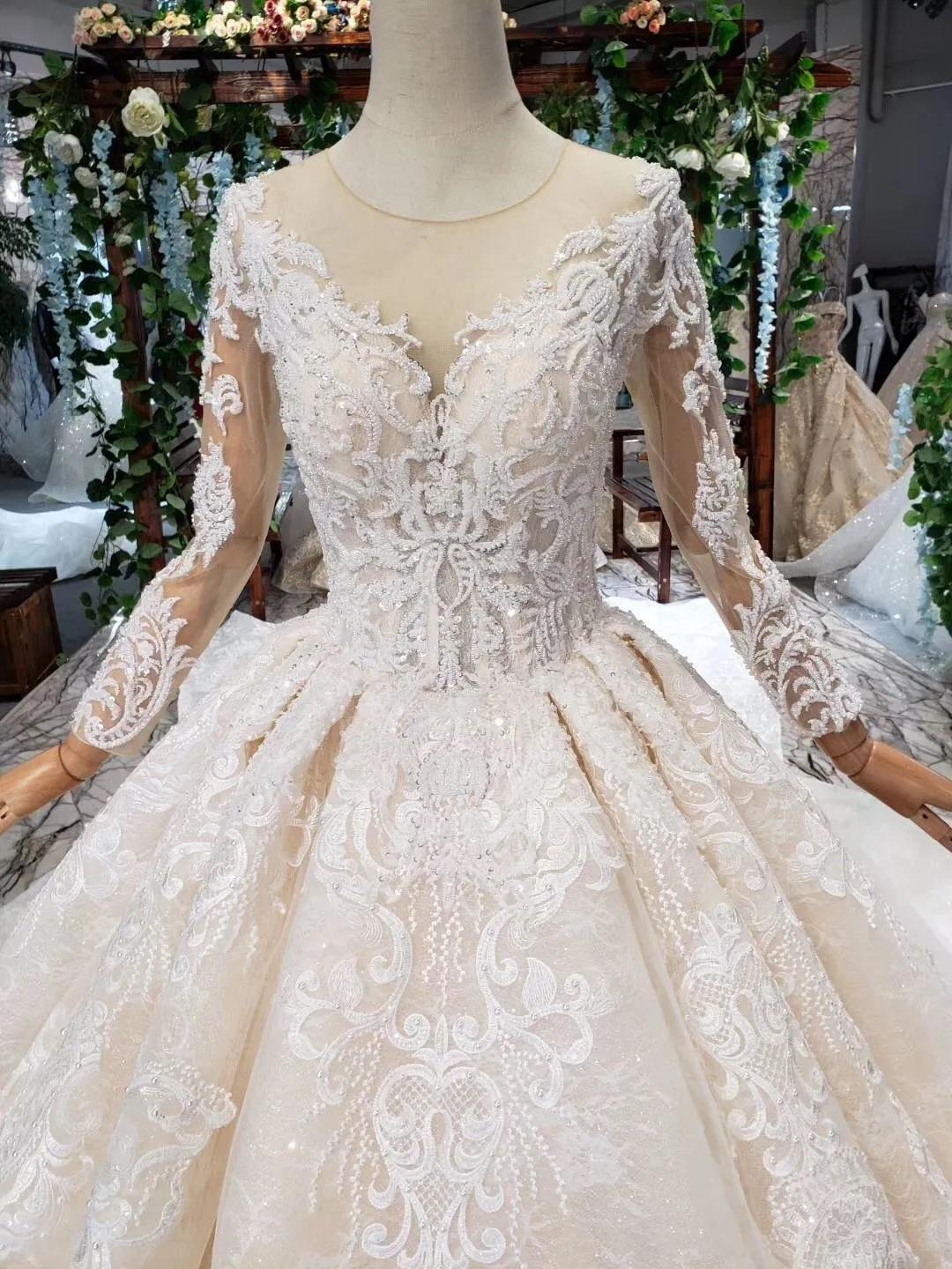 Princess Long Sleeve Beads Lace Appliques Ivory Prom Dresses Quinceanera Dresses